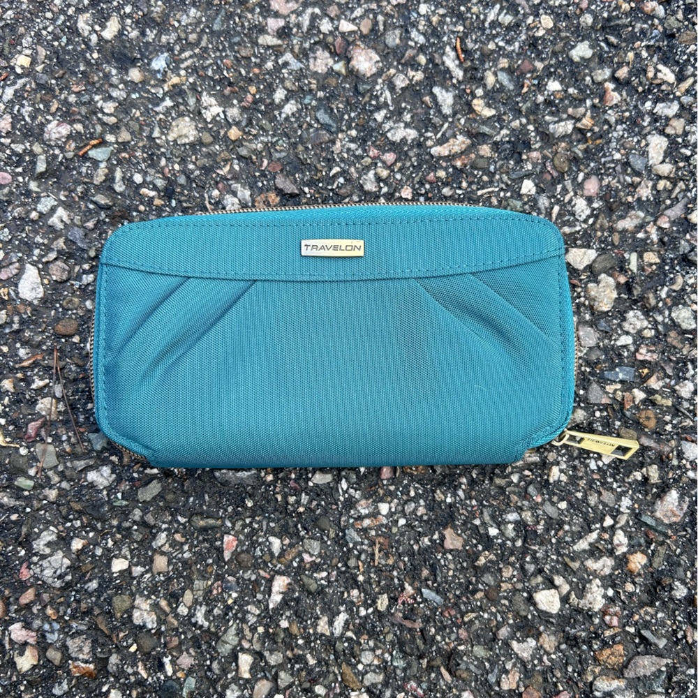 Travelon Safe ID RFID Blocking Wallet in Teal